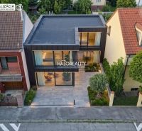 Rodinný dům v lokalitě Trnava, určený na Pozemky - bydlení, moderní designérský vzhled.