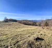 Kopcovitá krajina na Pršianské cestě v Banské Bystrici, okres Banská Bystrica, vhodná pro pozemky - bydlení.