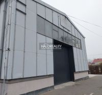 Sklady a haly v KE - Džungle s kovovým obložením a velkým vstupem.