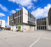 Gastro prostory s přísnou architekturou ve městě Žiar nad Hronom, okres Žiar nad Hronom.