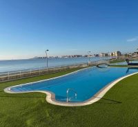 Rekreační apartmán v La Manga del Mar Menor, Španělsko, s bazénem u moře.