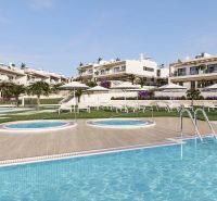 Apartmány s bazény a lehátky v Torrevieje vhodné pro 2pokojové byty.