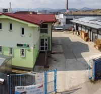 Průmyslový areál s budovami ve Stavební, Majer, okres Banská Bystrica, Zvláštní nemovitosti.