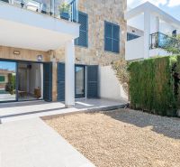 Rekreační apartmán v Cala Murada Mallorca s terasou, kamennými zdmi a zahradou.
