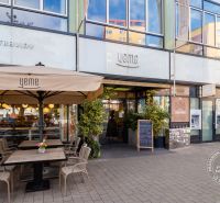 Exteriér restaurace Yeme na Grösslingově ulici v Bratislavě - Staré Město.