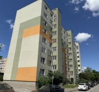 Panelový bytový dům na Dudvážské v Bratislavě - Podunajských Biskupicích.