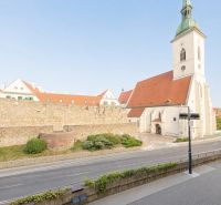 Katedrála svatého Martina v Bratislavě na Židovské ulici, exteriér.