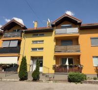 3pokojový byt s balkonem v cihlovém domě ve Velkém Lapáši.
