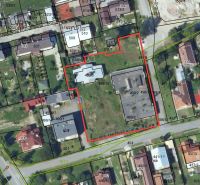 Katastrální mapa pozemků k bydlení v Dúbravě ukazuje rozdělení parcel.