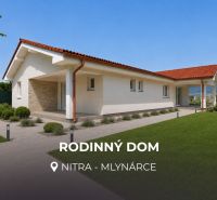 Rodinný dům na Polní ulici v Nitře s rozsáhlým trávníkem a dlažbou.
