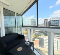 Balkon s výhledem na Bratislavu, Landererovu ulici, z třípokojového bytu.