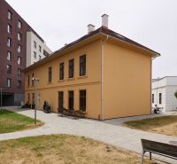 Exteriérové náměstí v Košicích - městské části Staré Město na Továrenské ulici.