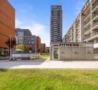 Bratislava - Nivy, Trenčianska, vysoké budovy, obchodní prostory, fitness centrum.
