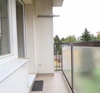 Balkon na Tatranské ulici v Považské Bystrici, součást 2pokojového bytu, výhled na přírodu.