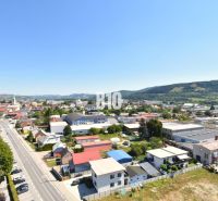 Pohled na panorama města Bytča, ideální místo pro 3-pokojový byt.