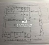 Architektonický plán skladů a hal v Mére s detaily místností a rozměry.