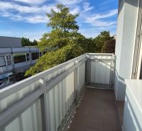 Balkon jednoho z bytů na ulici 8. května v Piešťanech.