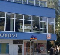 Obchod se smíšeným zbožím na náměstí Svobody v Humenném s nástavbou kanceláří.