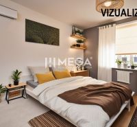 Ložnice s dřevěným dekorem, rostlinami a závěsy v rodinném domě.