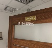 Dveře označené jako 