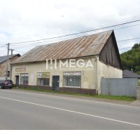 Obchodní prostory na ulici Mieru ve Stakčíně s viditelnou dopravní dostupností.