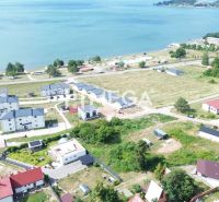 Letecký pohled na pozemky - bydlení v Klokočově s výhledem na jezero.