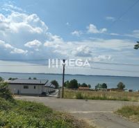 Výhled na jezero v Klokočově z pozemků na bydlení na ulici Klokočov.
