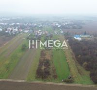 Letecký pohled na zemědělské a lesní pozemky v obci Pusté Čemerné.