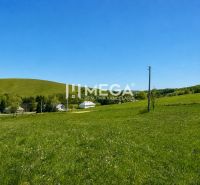 Zelené pastviny ve Víťazovcích ideální pro Pozemky - bydlení v malebné krajině.