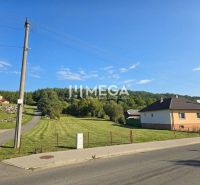 Pozemky - bydlení v obci Slovenská Volová, travnatá louka u kostela v klidném prostředí.