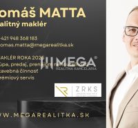 Vizitka realitního makléře s kontakty a seznamem služeb.