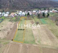 Stavební pozemek pro bydlení v Zemplínských Hámrech, rozloha 2715 m², v klidné lokalitě.