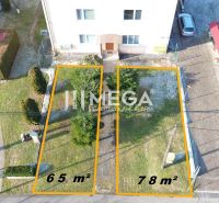 Dva pozemky na bydlení v Humenném vedle vícepodlažní budovy, s rozlohou 65 m² a 78 m².