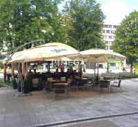Letní terasa v gastro prostorách na Náměstí svobody ve Vranově nad Topľou.