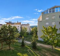 Bytový dům obklopený stromy a zeleným parkem, Bratislava - Staré Město, Slávičie údolie.