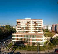 Výstavba bytů v Bratislavě - Ružinově na Mierové ulici s moderní architekturou.