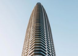 Výstavba bytů v Bratislavě - Ružinově na Pribinově ulici, moderní architektura.