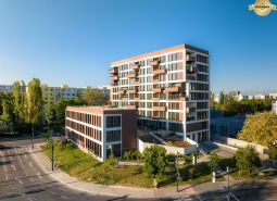 Výstavba bytů na Mírové ulici v Bratislavě - Ružinov, moderní architektura s balkóny.