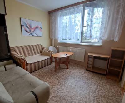 ZNÍŽENÁ CENA 1,5 izbový byt blízko centra, Nové Mesto nad Váhom