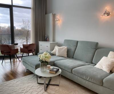 Slnečný 2 izbový byt s výhľadom na Dunaj v Eurovea