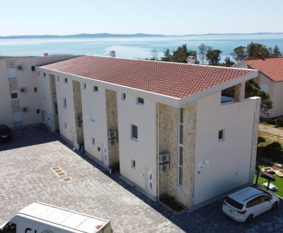 CHORVÁTSKO - Apartmán so záhradou a výhľadom na more - PRIVLAKA, Zadar