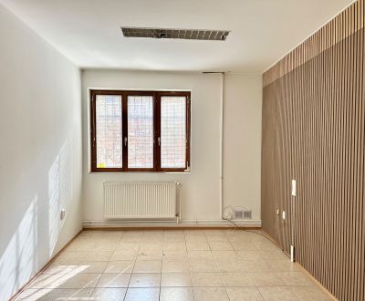 Pronájem Kancelářské prostory, Kancelářské prostory, Hlavná, Trnava, S