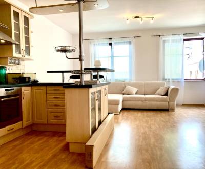 Pronájem Byt 4+1, Byt 4+1, Komárno, Slovensko