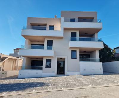 CHORVATSKO - Apartmány vhodné pro celoroční bydlení - MANDRE, PAG