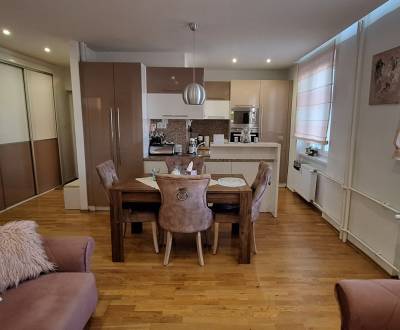 Prodej Byt 3+1, Byt 3+1, Komárno, Slovensko