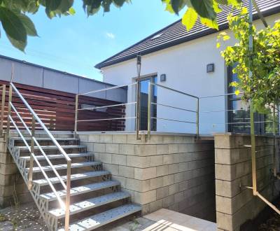 PRODEJ - 3 pokojový dům v centru města, Nitra