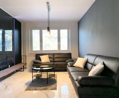 Pronájem Byt 3+1, Byt 3+1, Kalinčiakova, Banská Bystrica, Slovensko