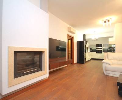 Prodej Byt 4+1, Byt 4+1, Jesenského, Trenčín, Slovensko