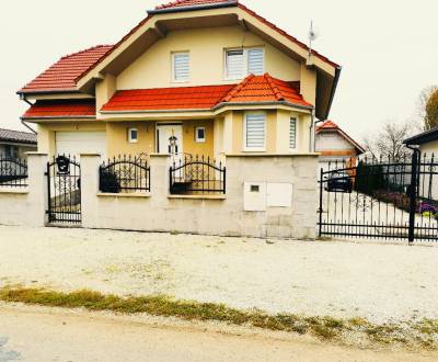 Moderní rodinný dům v Ratkovcích s prostornou zahradou