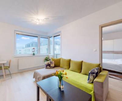 BA/IV-Pronájem zařízeného 2i bytu s balkonem a parkingem v garáži